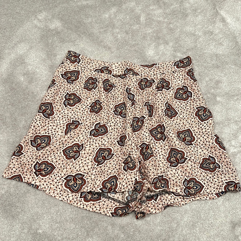 H & M floral print shorts with pockets, size 4